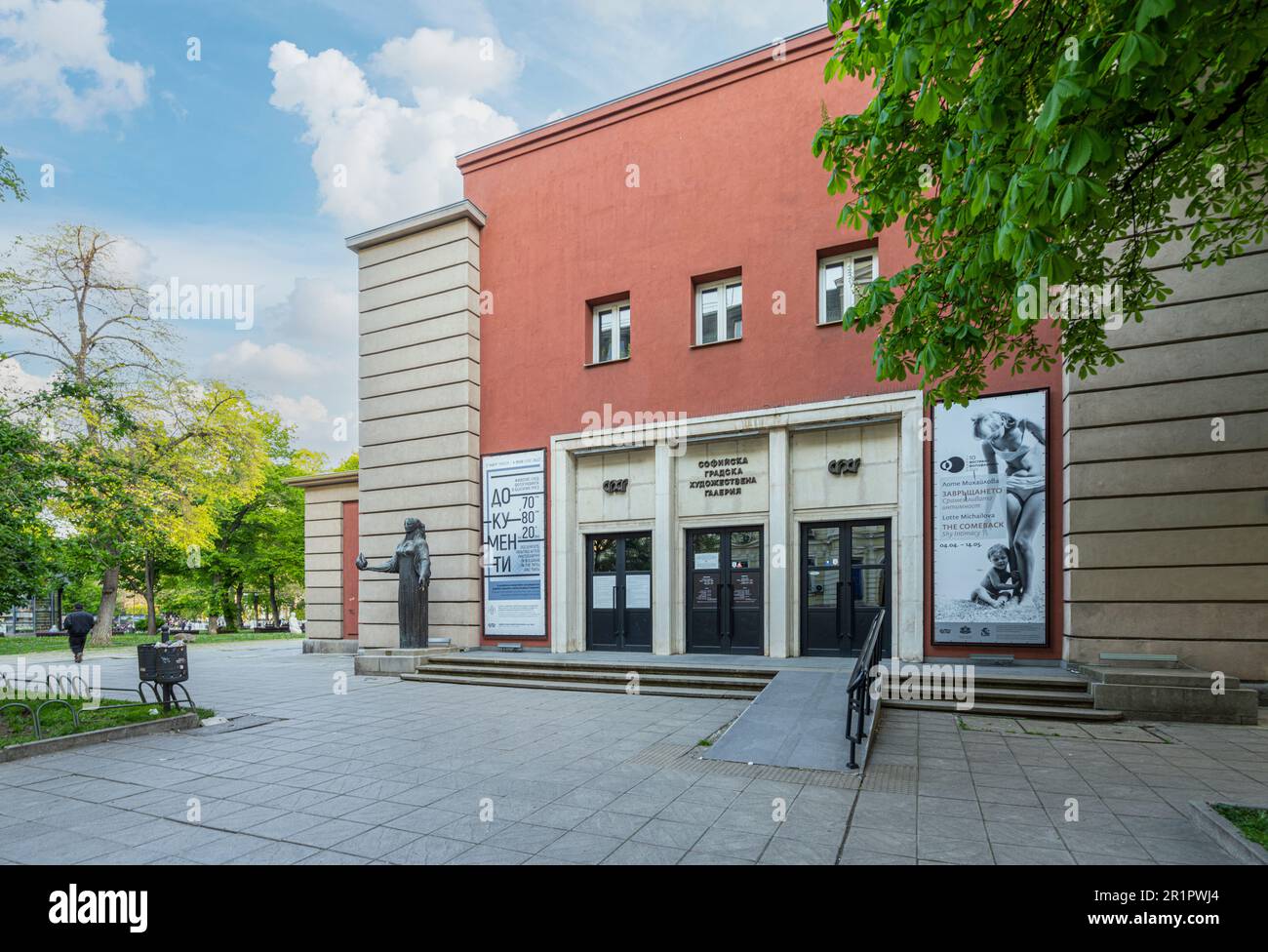 Sofia, Bulgarie. Mai 2023. Vue extérieure du bâtiment de la galerie d'art Minerva dans le centre-ville Banque D'Images