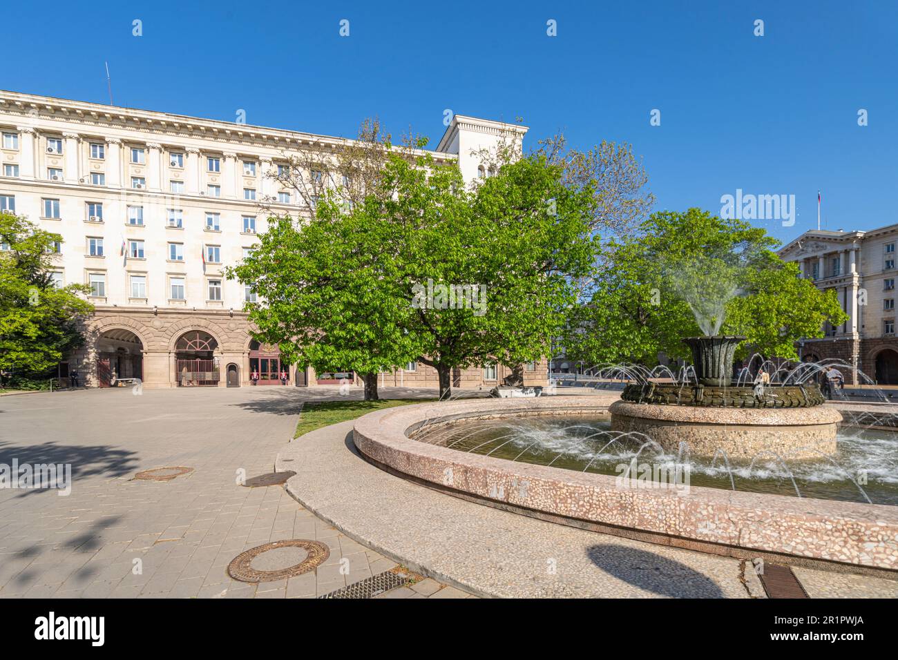 Sofia, Bulgarie. Mai 2023. Vue sur les gardes présidentiels en face du Palais présidentiel de la République de Bulgarie dans le centre-ville Banque D'Images