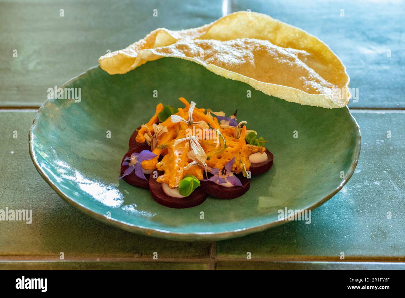 Italie, Trentin-Haut-Adige, Haut-Adige - Tyrol du Sud, Welschnofen, cuisine végétalienne avec des ingrédients sans produits d'origine animale, Johannesstube - goûtez la nature von Theodor Falser, légumes du Tyrol du Sud originaux Banque D'Images