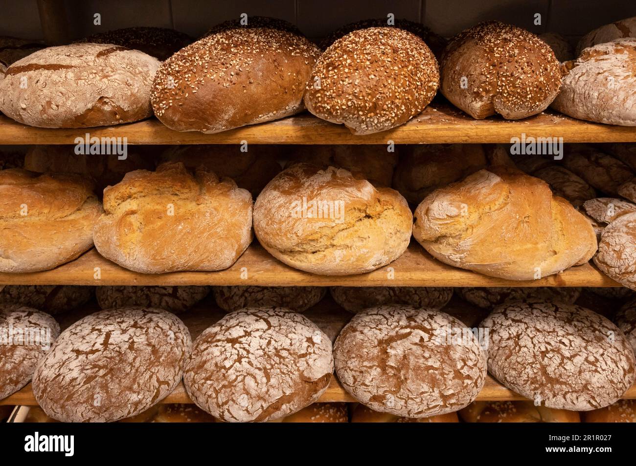 Italie, Trentin-Haut-Adige, Haut-Adige - Tyrol du Sud, Bolzano, cuisine végétalienne avec des ingrédients sans produits animaux, boulangerie Grandi, Johann Grandi, pain de ferme Vinschger Banque D'Images