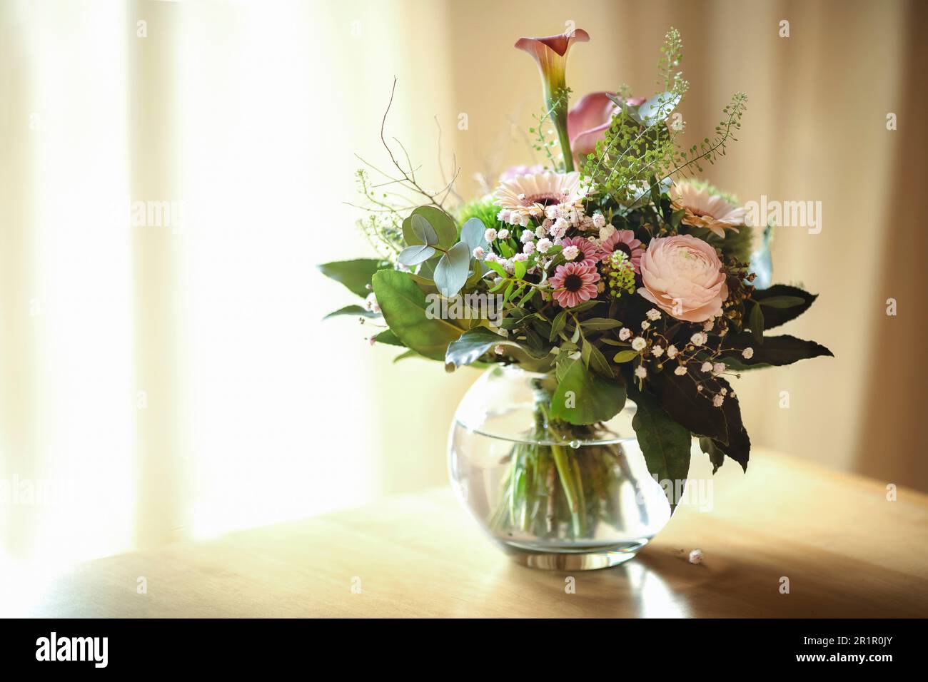 Bouquet de fleur et vase Banque de photographies et d’images à haute