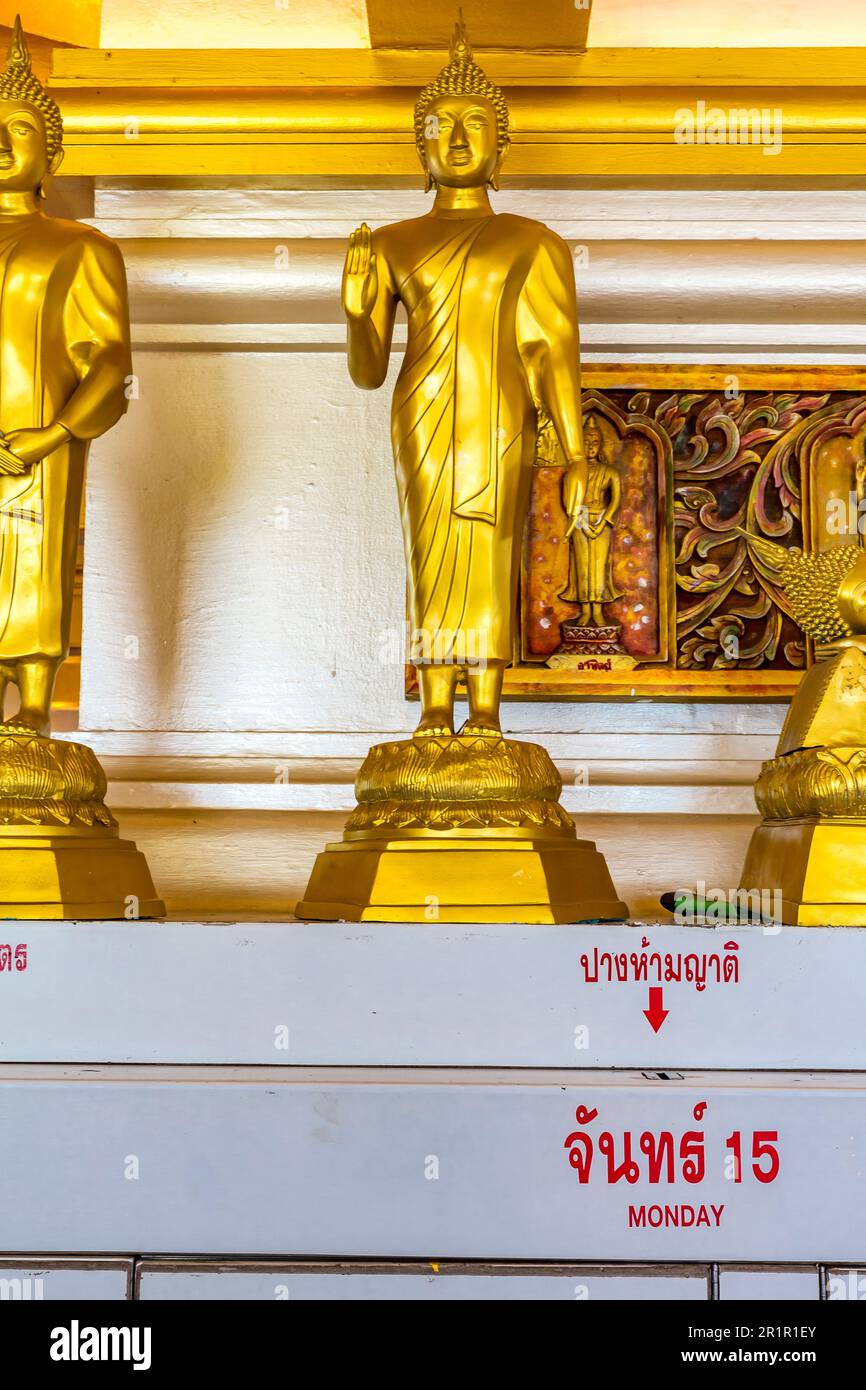 Statue de Bouddha pour chaque jour de la semaine, lundi, Wat Saket, Temple de la montagne d'or, Wat Saket Ratcha Wora Maha Wihan, Bangkok, Thaïlande, Asie Banque D'Images