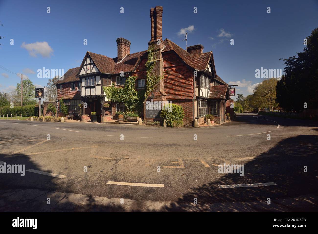 Le pub de campagne King Henry VIII dans le village de Hever, Kent, datant de AD1597, et proche du château de Hever. Banque D'Images