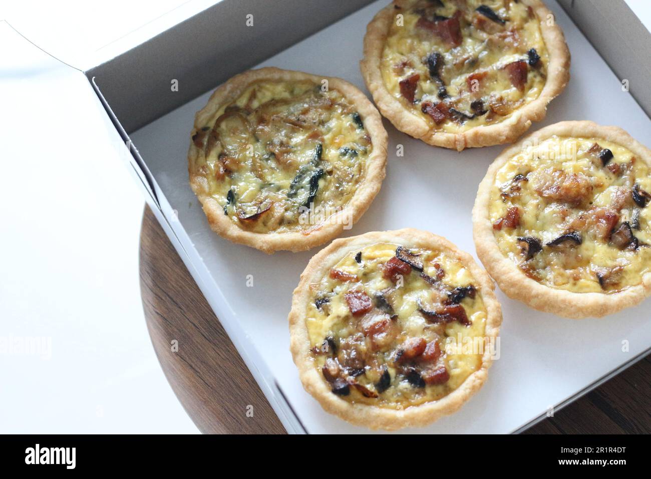 Lorraine quiche tarte aux champignons épinards bacon quiche meilleure recette pâtisserie française Banque D'Images