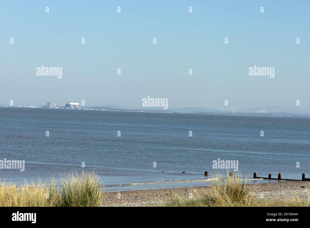 Centrale nucléaire de Morecambe et Heysham vue depuis la plage de Fleetwood Lancashire, Angleterre Banque D'Images