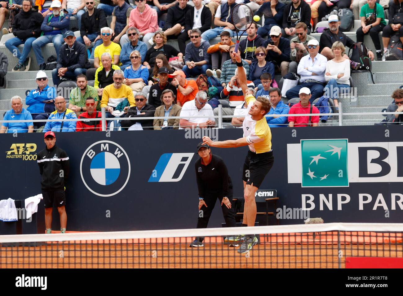 Rome, Italie. 15th mai 2023; Foro Italico, Rome, Italie: ATP 1000 Masters Rome, jour 8; Yarrick Hanfmann (GER) sert à Marco Cecchinato (ITA) crédit: Action plus Sports Images/Alay Live News Banque D'Images