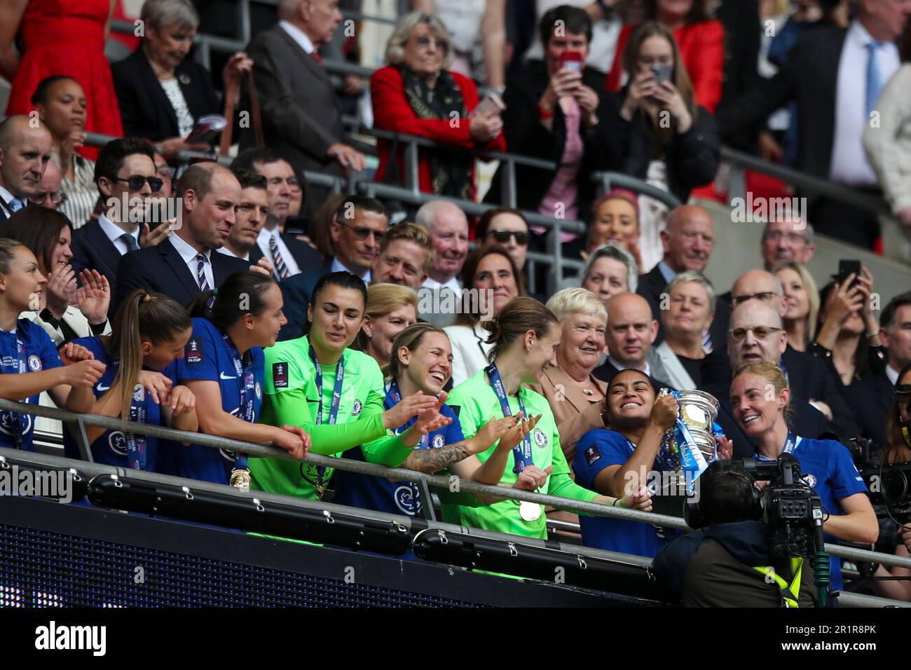 Chelsea célèbre la victoire lors de la finale de la coupe de football féminin Vitality entre Chelsea et Manchester United au stade Wembley, à Londres, le dimanche 14th mai 2023. (Photo de Tom West/MI News/NurPhoto) Banque D'Images