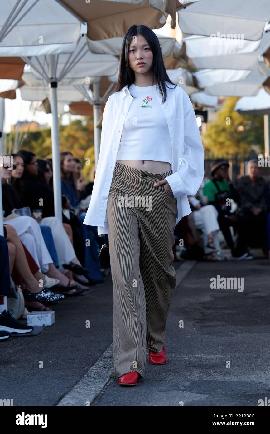 Sydney, Australie. 15th mai 2023. Un mannequin marche sur la piste pendant le spectacle MAGGIE MARILYN pendant la Afterpay Australian Fashion week 2023 au Navy Bear café on 15 mai 2023 à Sydney, Australie Credit: IOIO IMAGES/Alay Live News Banque D'Images