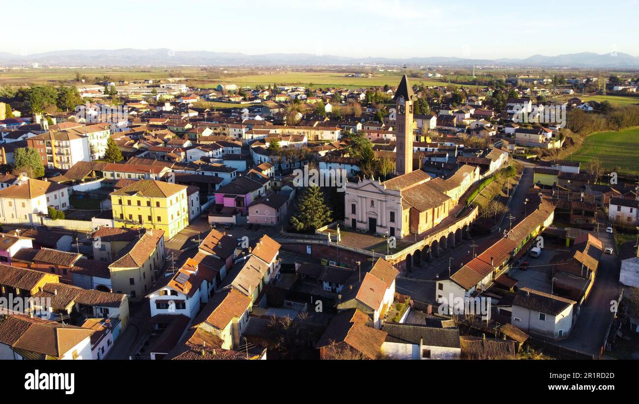 Paysage urbain aérien avec Chiesa di San Felice, Frugarolo, Alessandria, Piémont, Italie Banque D'Images