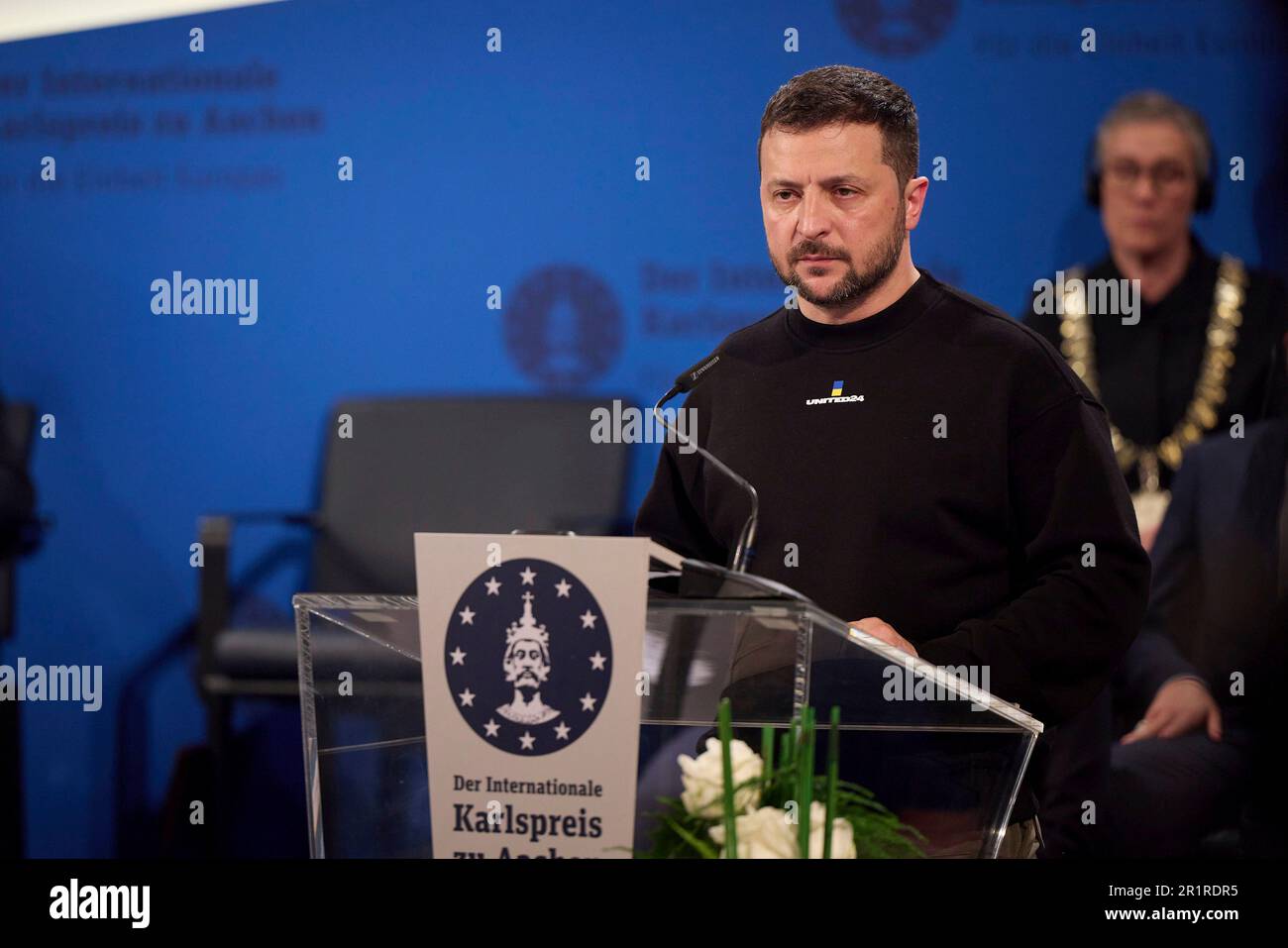 Aix-la-Chapelle, Allemagne. 14th mai 2023. Le président ukrainien Volodymyr Zelenskyy prononce un discours après avoir reçu le Prix Charlemagne international d'Aix-la-Chapelle lors d'une cérémonie, à 14 mai 2023, à Aix-la-Chapelle, en Allemagne. Zelensky et le peuple d'Ukraine ont reçu le prix pour "se battre pour défendre non seulement la souveraineté de leur pays et la vie de ses citoyens, mais aussi l'Europe et les valeurs européennes". Crédit: Pool photo/Bureau de presse présidentiel ukrainien/Alamy Live News Banque D'Images