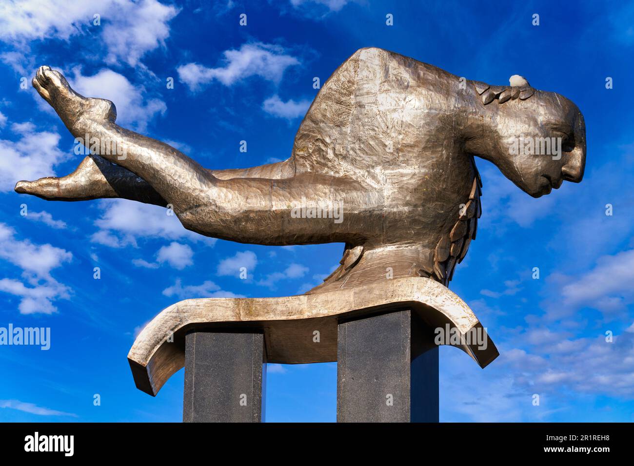 O Sireno, le Sireno, le poisson en acier inoxydable de l'homme, la sculpture de Leiro Francisco, Puerta del sol, Vigo, Pontevedra, Galice, Espagne. La sculpture de Sireno, Banque D'Images