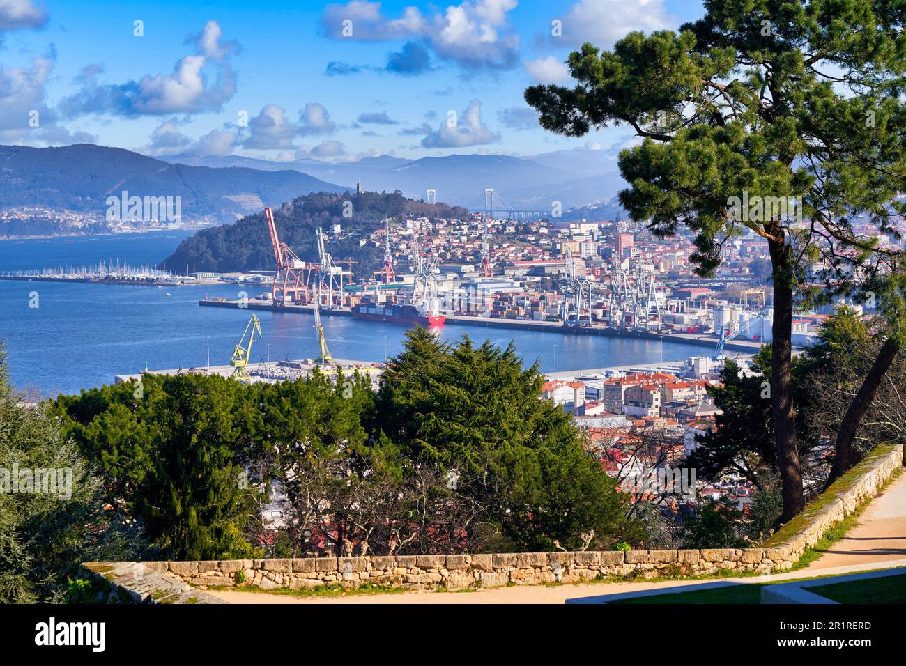 Puerto y Ria de Vigo, vue de Parque Monte do Castro, Vigo, Pontevedra, Galice, Espagne. Le Puerto de Vigo est le port de Vigo, une ville sur le Banque D'Images