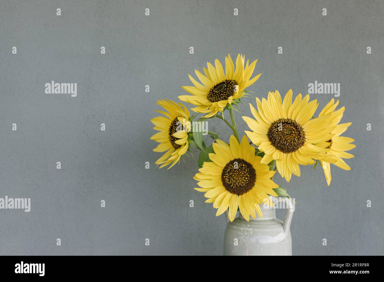 Close-up d'un tas de tournesols dans un vase Banque D'Images