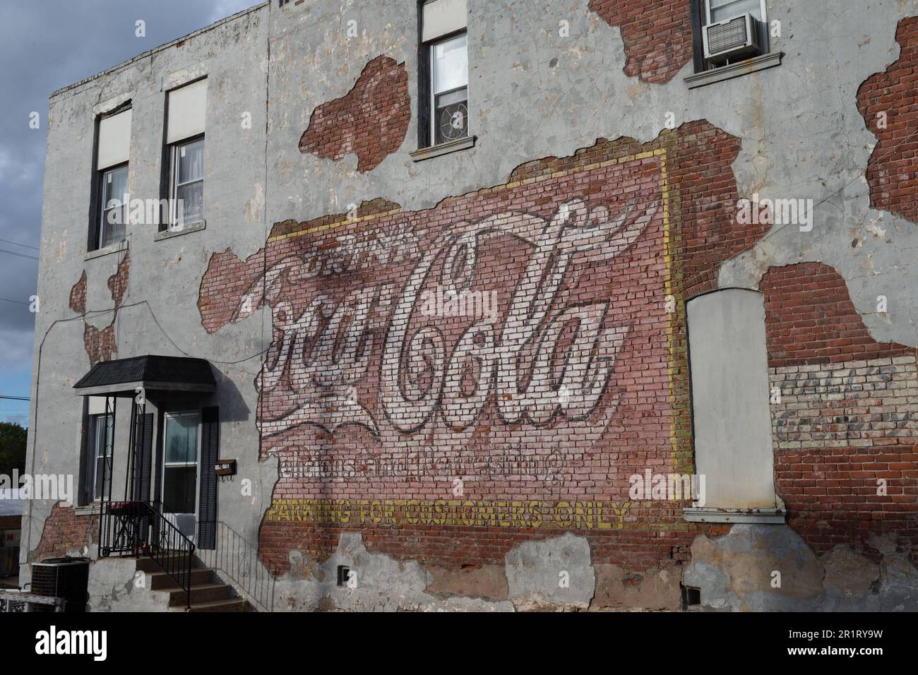 Panneau Coca Cola vintage sur le mur Trenton Missouri Banque D'Images