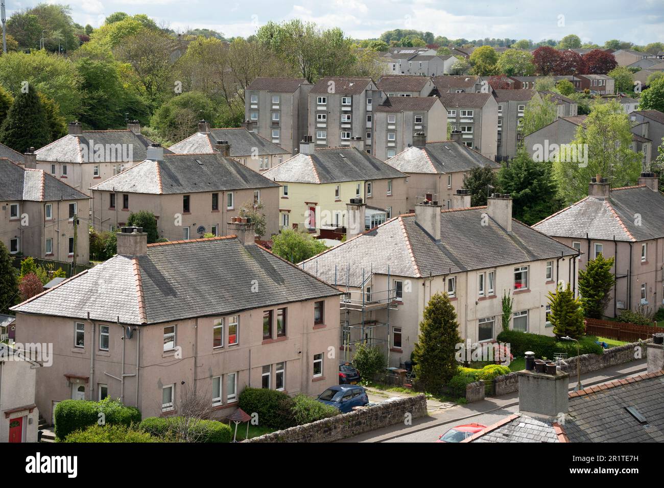 Vue sur les maisons de l'ancien domaine de logement social dans South Queensferry, Écosse, Royaume-Uni Banque D'Images