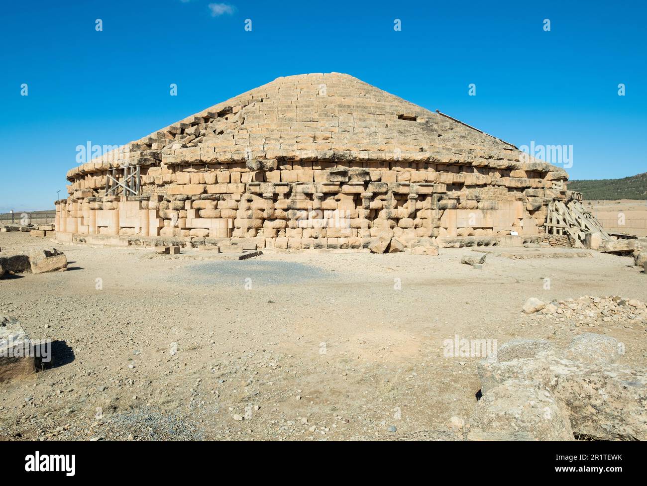 Le tombeau royal de Madghacen, est un mausolée royal-temple des Rois berbères Numidiens qui se trouve près de la ville de Batna à Aurasius Mons à Numidia, en Algérie Banque D'Images