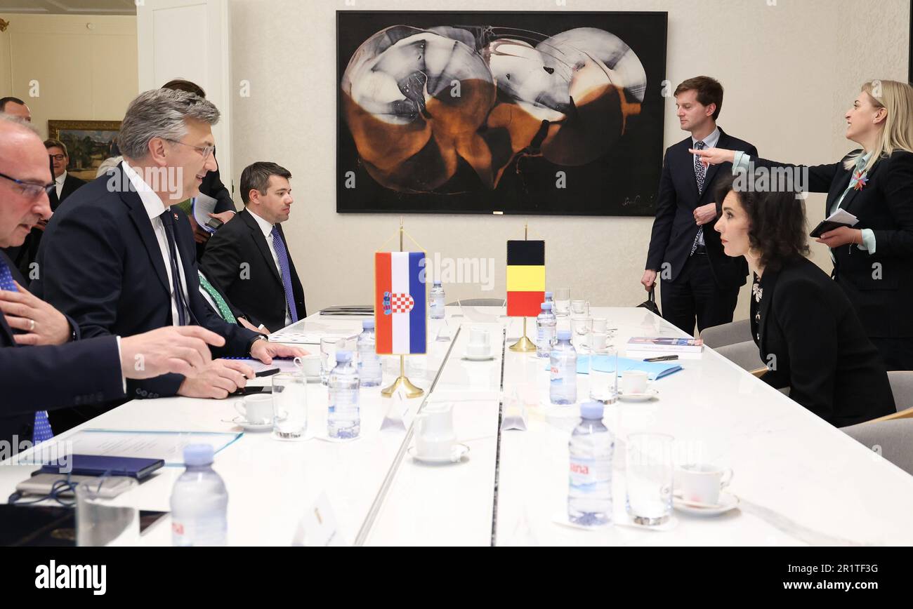 Zagreb, Croatie. 15th mai 2023. Croatie le Premier ministre Andrej Plenkovic et le ministre des Affaires étrangères Hadja Lahbib ont pris la photo lors d'une réunion bilatérale lors d'une visite de travail du ministre belge des Affaires étrangères dans la région des Balkans, le lundi 15 mai 2023, à Zagreb, en Croatie. BELGA PHOTO VIRGINIE LEFOUR crédit: Belga News Agency/Alay Live News Banque D'Images