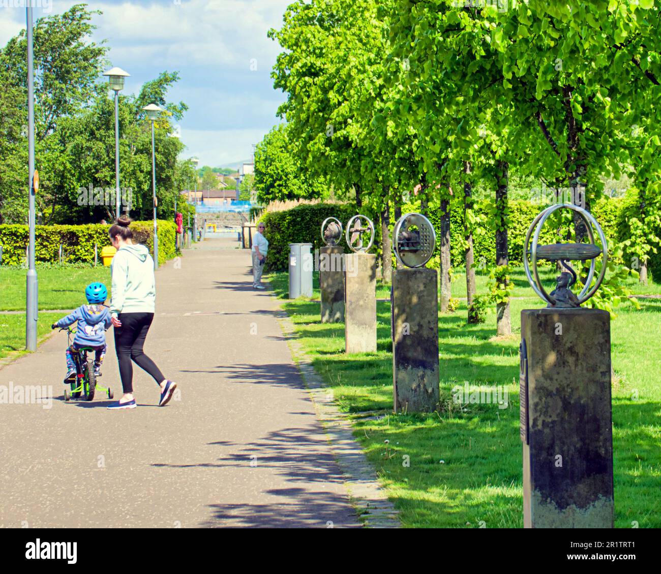 Les piliers clyde vue parc mère enfant vélo Banque D'Images