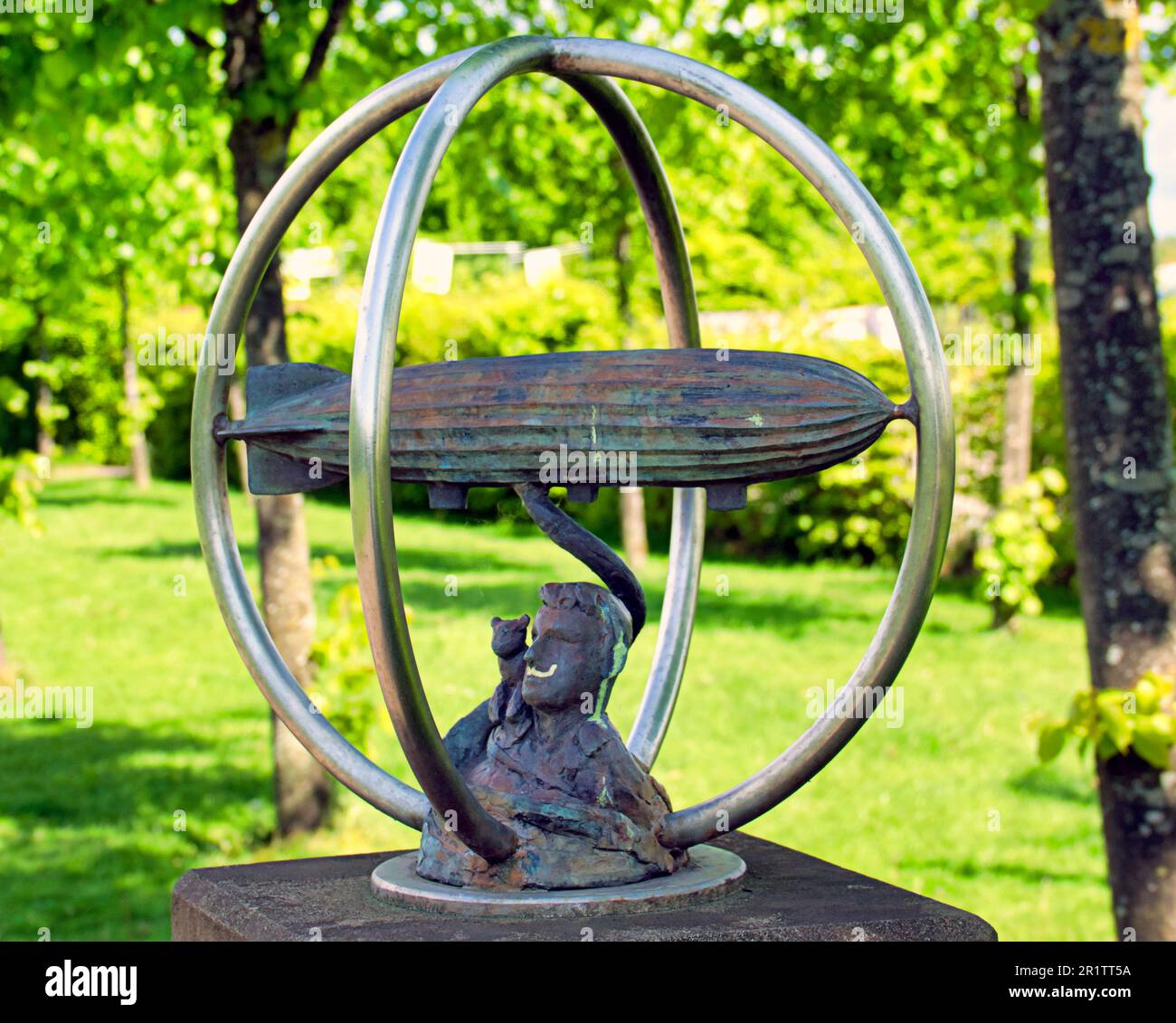 Airship R34 & India Rubber Co. clyde View Park œuvres d'art ont été commandées par Capital Shopping plc Banque D'Images