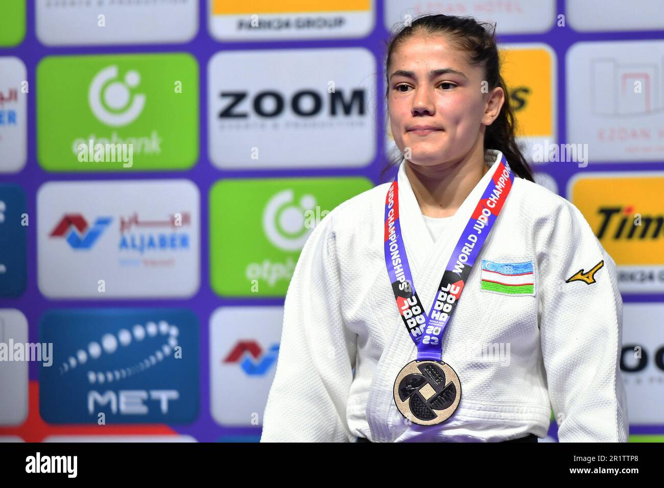 Doha, Qatar, 8 mai 2023. Diyora Keldiyorova d'Ouzbékistan posant avec la médaille d'argent sur le podium lors de la cérémonie de remise des médailles des femmes -52kg pendant les Championnats du monde de judo 2023 - jour 2 à Doha, Qatar. 8 mai 2023. Crédit : Nikola Krstic/Alay Banque D'Images