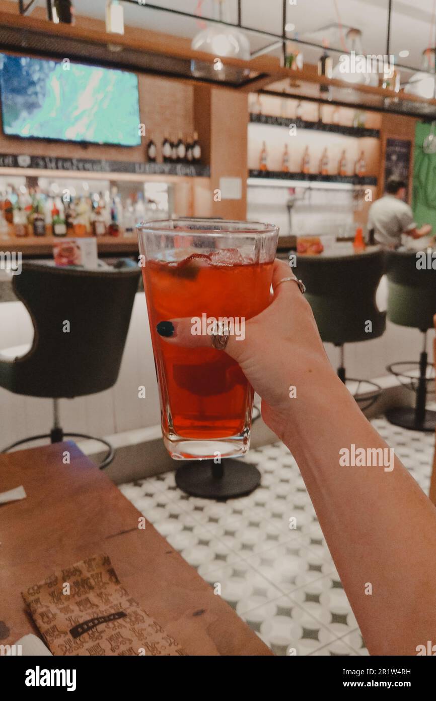 prendre un verre au bar Banque D'Images