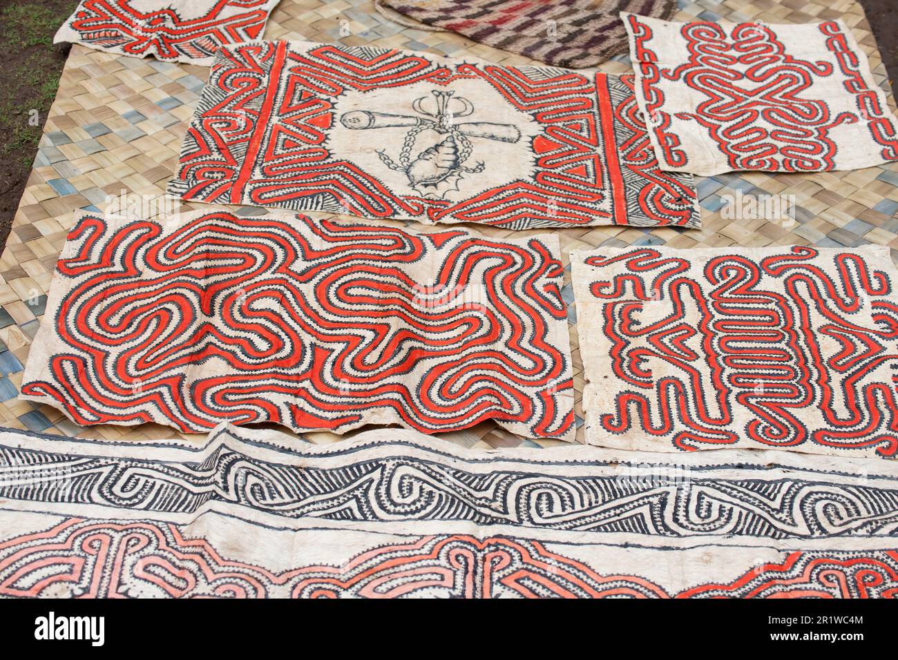Papouasie-Nouvelle-Guinée, province d'Oro, île de Tufi, village de Baga. Tissu de tapa traditionnel. Banque D'Images