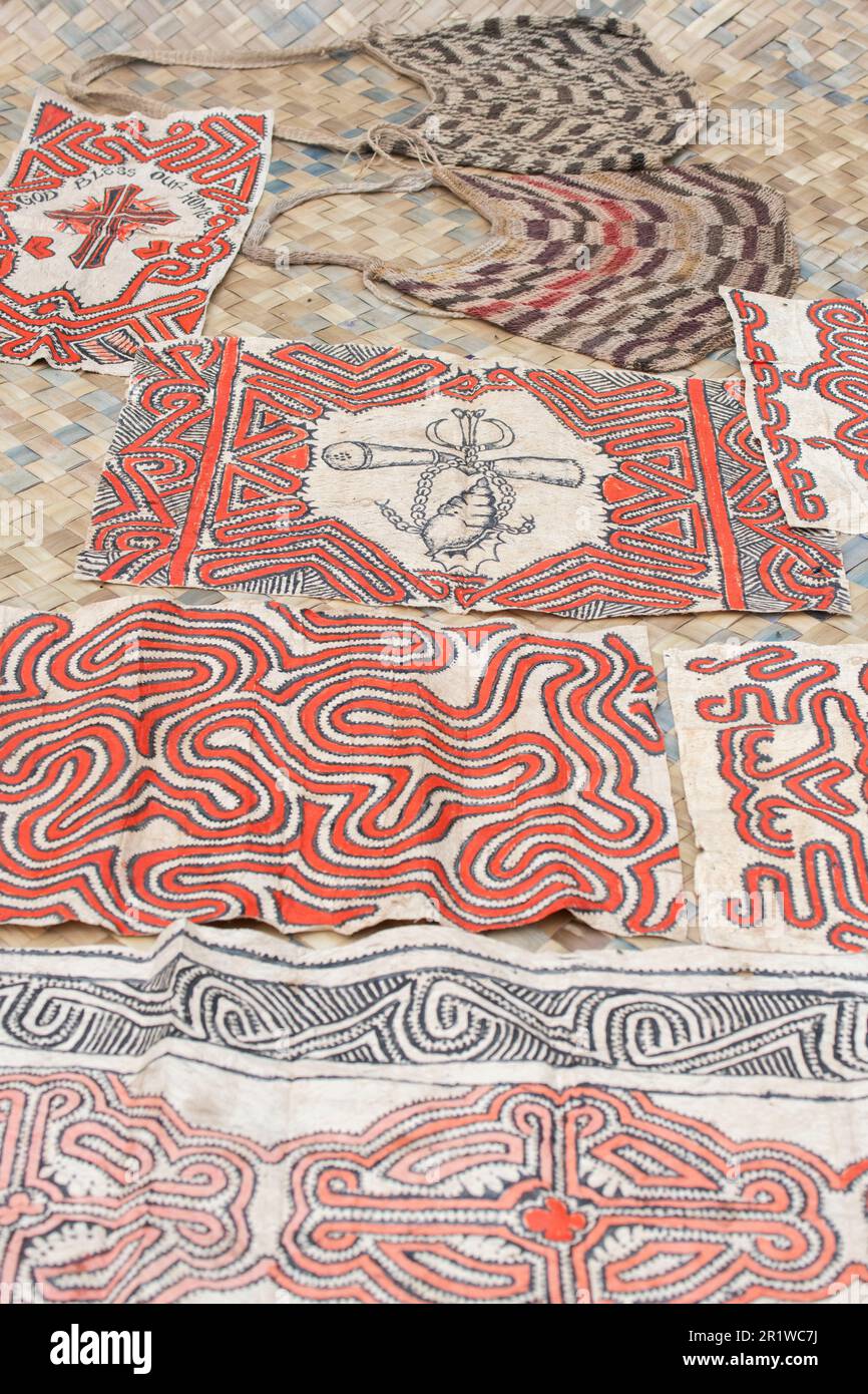 Papouasie-Nouvelle-Guinée, province d'Oro, île de Tufi, village de Baga. Tissu de tapa traditionnel. Banque D'Images