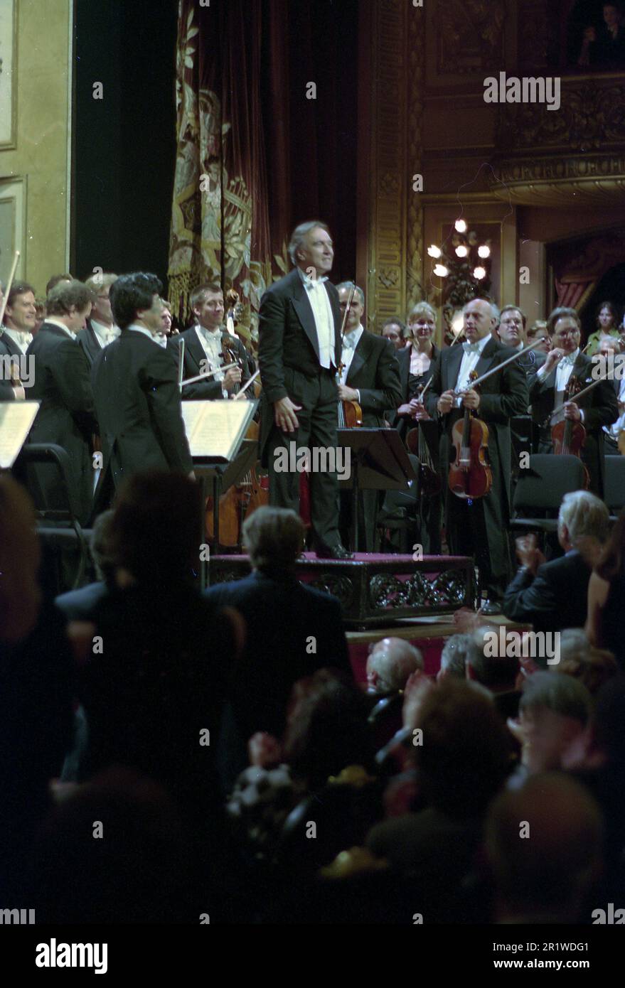 Claudio Abbado, chef d'orchestre italien, après un concert avec l'Orchestre Philharmonique de Berlin au Teatro Colón, Buenos Aires, Argentine, 18 mai 2000 Banque D'Images