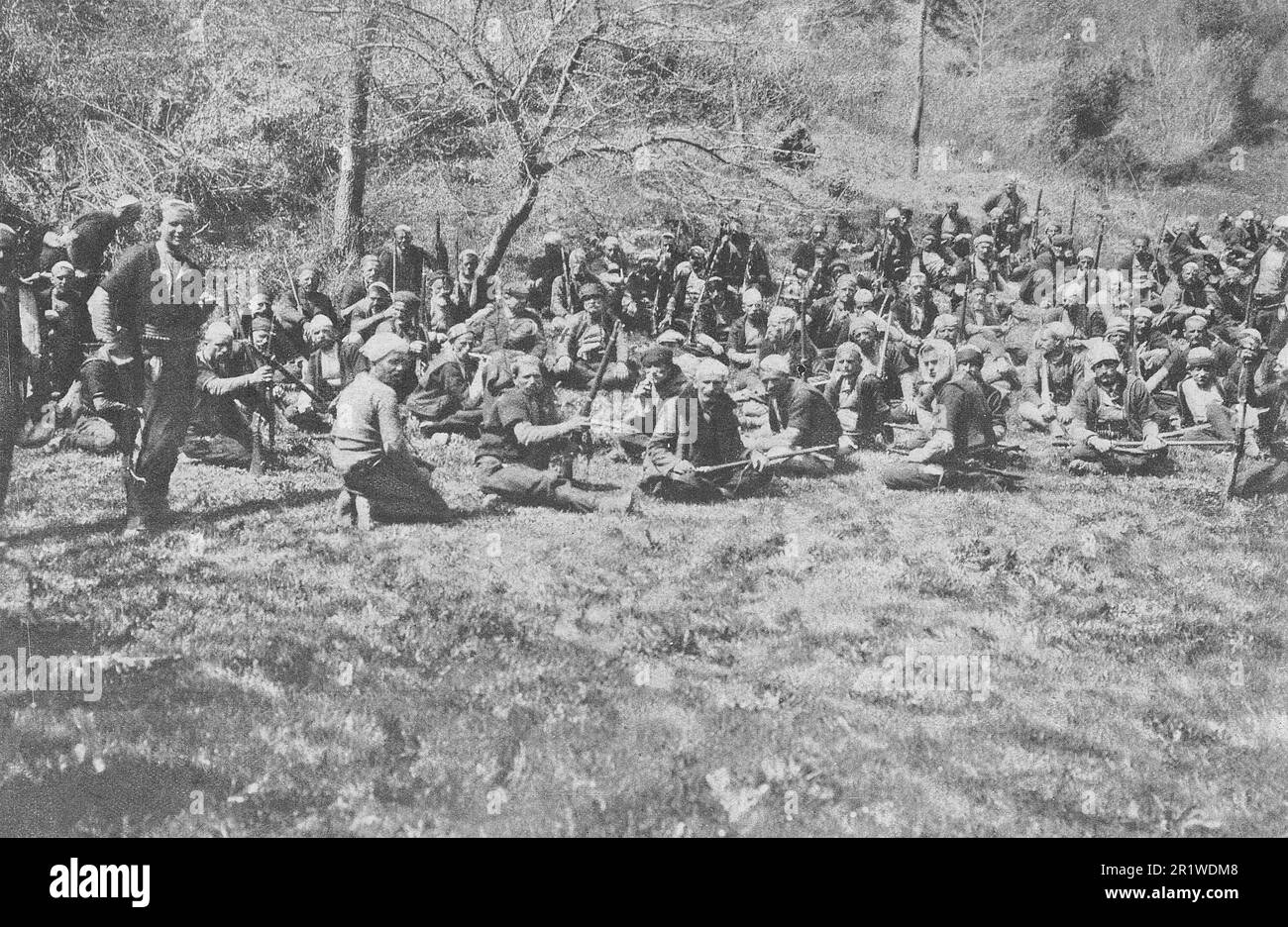 Camp de rebelles albanais pendant le soulèvement en Albanie. Photo de 1911. Banque D'Images