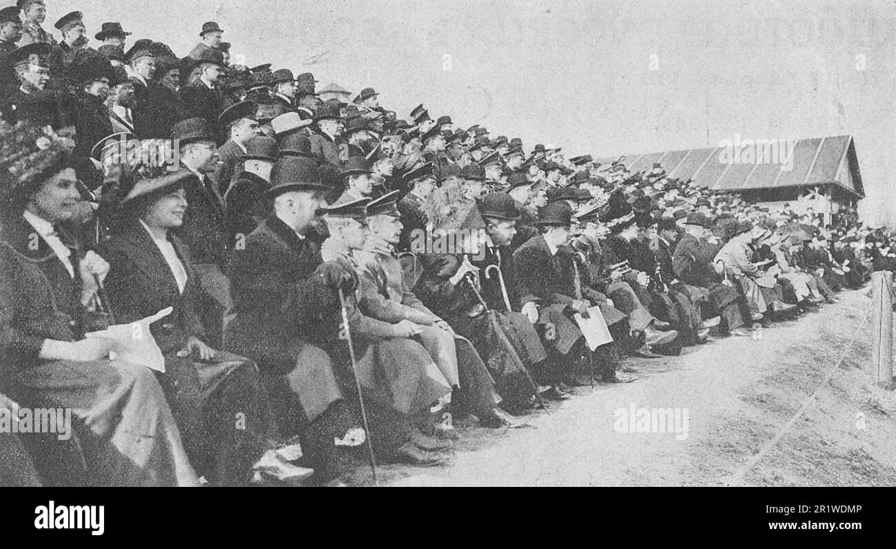 Fans à la compétition internationale de football Moscou-Berlin en 1911 à Moscou. Banque D'Images