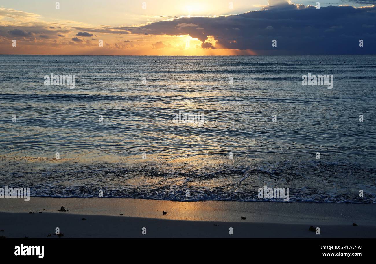 Mer des Caraïbes au lever du soleil - Mexique Banque D'Images