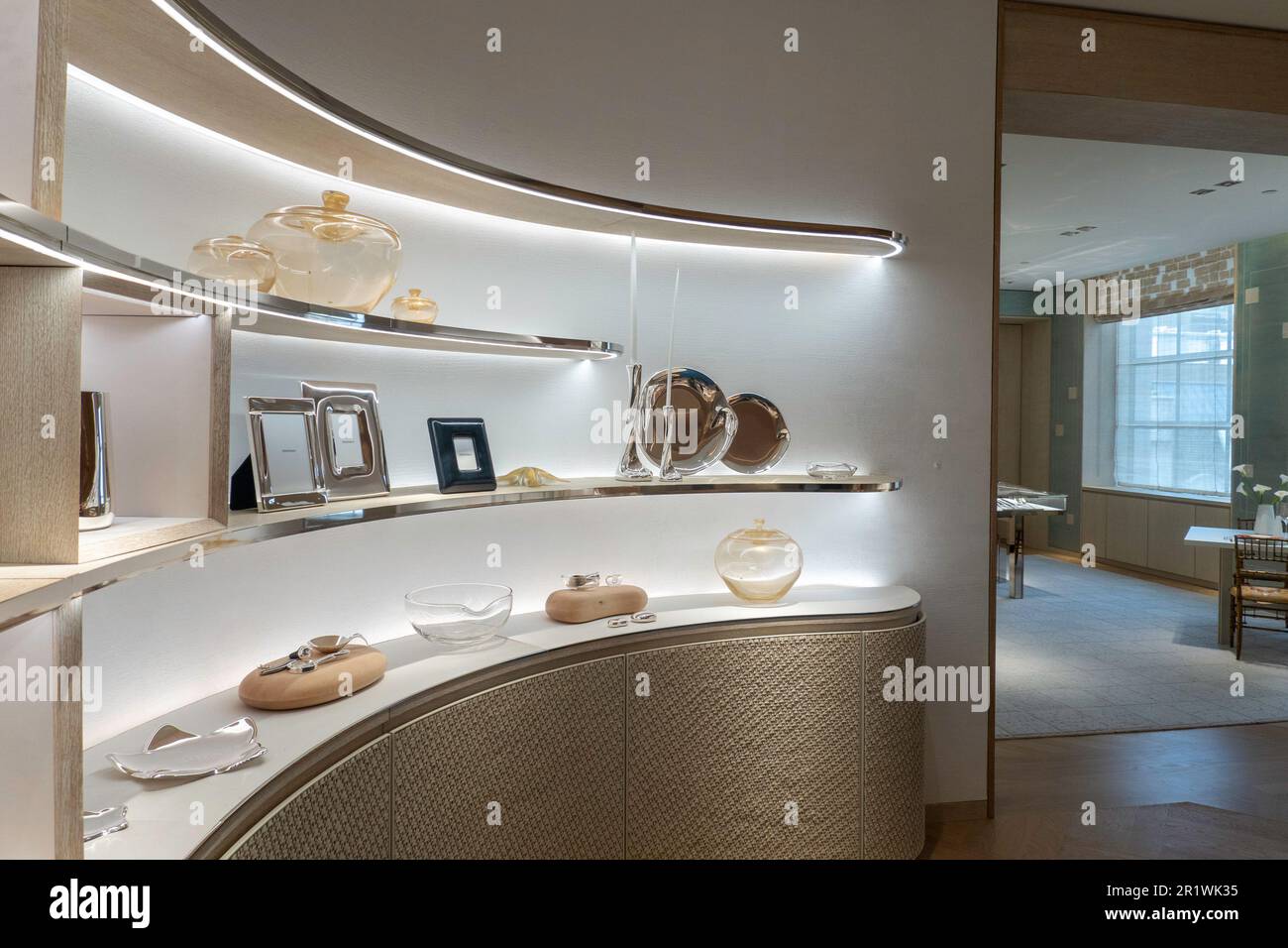 Le magasin de bijoux phare Tiffany & Co. De Fifth Avenue a rouvert son nouvel espace en avril 2023, à New York, aux États-Unis Banque D'Images