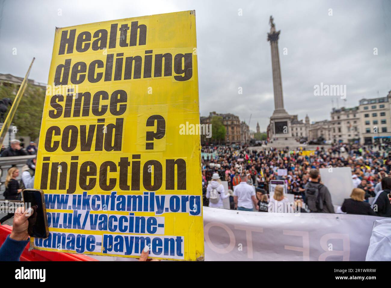 Londres, Royaume-Uni. 13 mai 2023. CoviLeaks a organisé un rassemblement à Trafalgar Square, affirmant que leur mouvement était né en réponse à la couverture médiatique et aux informations gouvernementales concernant la pandémie de COVID-19. Les manifestants ont souligné ce qu’ils décrivent comme les conséquences sociales et économiques catastrophiques du confinement et ont exprimé des préoccupations quant à la sécurité et à l’efficacité des vaccins contre la COVID-19. Banque D'Images