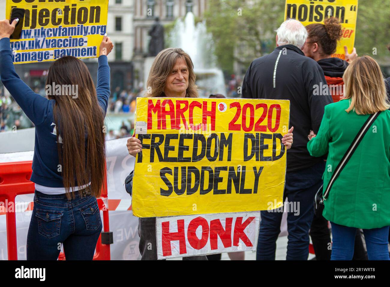 Londres, Royaume-Uni. 13 mai 2023. CoviLeaks a organisé un rassemblement à Trafalgar Square, affirmant que leur mouvement était né en réponse à la couverture médiatique et aux informations gouvernementales concernant la pandémie de COVID-19. Les manifestants ont souligné ce qu’ils décrivent comme les conséquences sociales et économiques catastrophiques du confinement et ont exprimé des préoccupations quant à la sécurité et à l’efficacité des vaccins contre la COVID-19. Banque D'Images