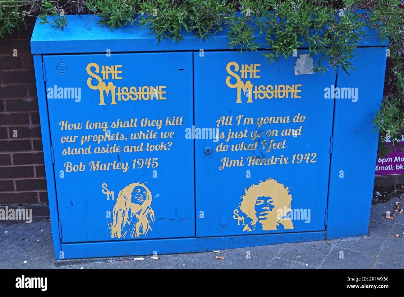 Armoires de télécommunication en fibre BT décorées - sine Missione - Bob Marley 1945 & Jimi Hendrix 1942,Tithebarn St, Liverpool , Merseyside, Angleterre, Royaume-Uni, L2 2LZ Banque D'Images