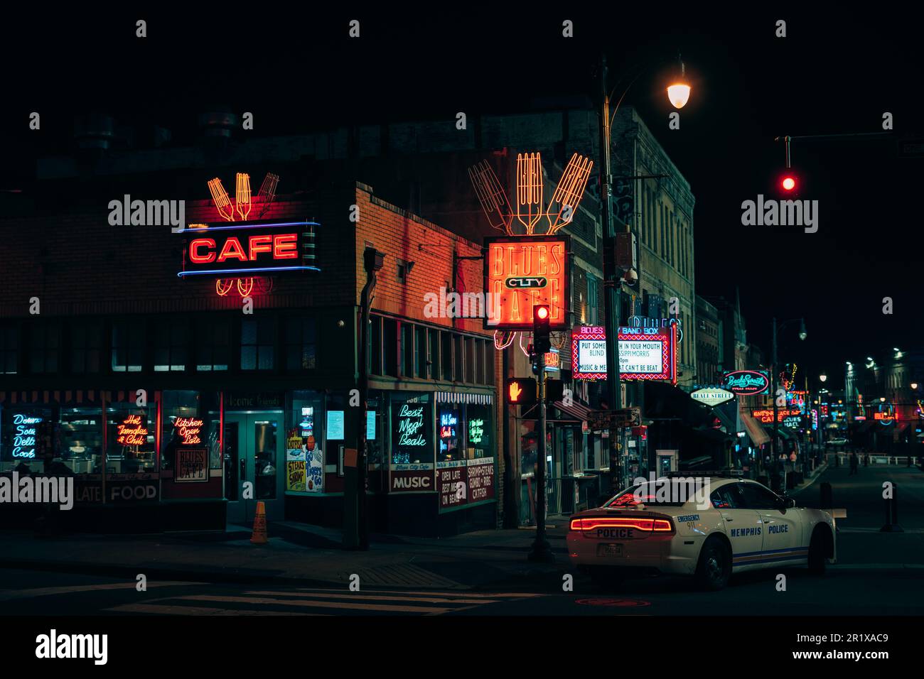 Blues City Cafe affiche des néons vintage la nuit, Memphis, Tennessee Banque D'Images