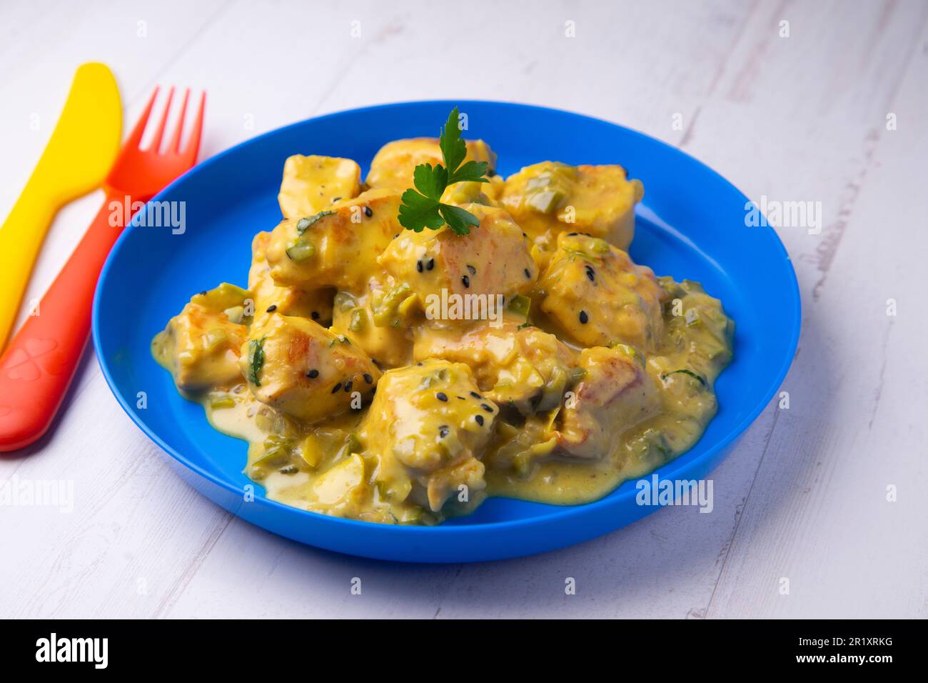 Curry de poulet avec sauce à la noix de coco jaune. Banque D'Images