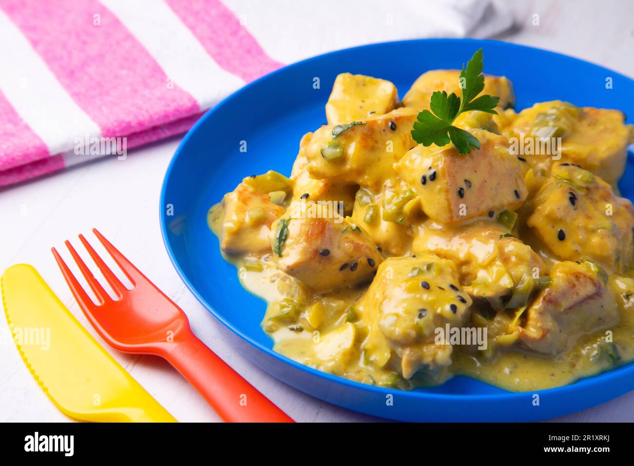 Curry de poulet avec sauce à la noix de coco jaune. Banque D'Images