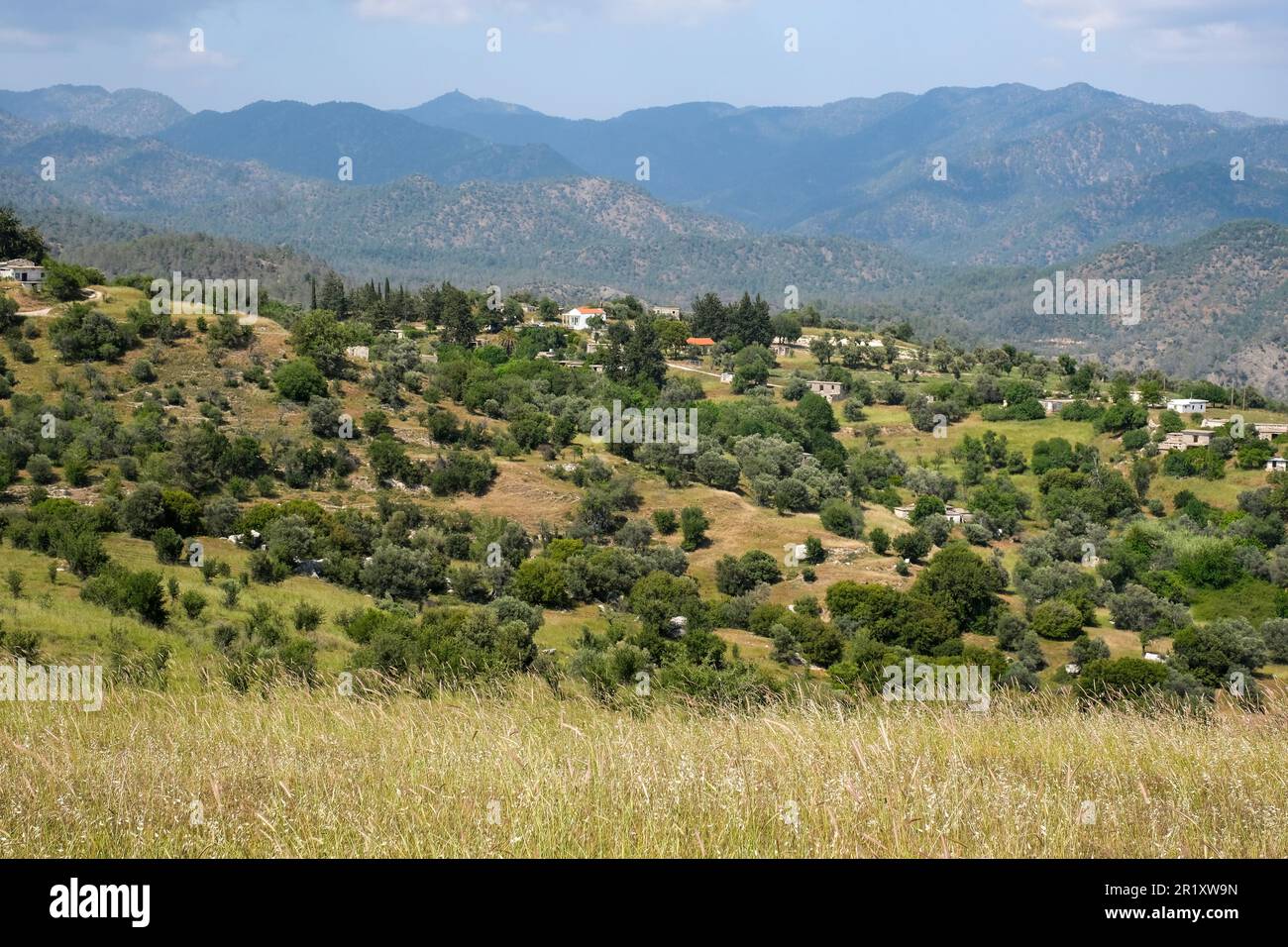 Village abandonné de Vretsia, région de Paphos, République de Chypre. Les résidents chypriotes turcs ont dû fuir après l'invasion turque de Chypre en 1974. Banque D'Images