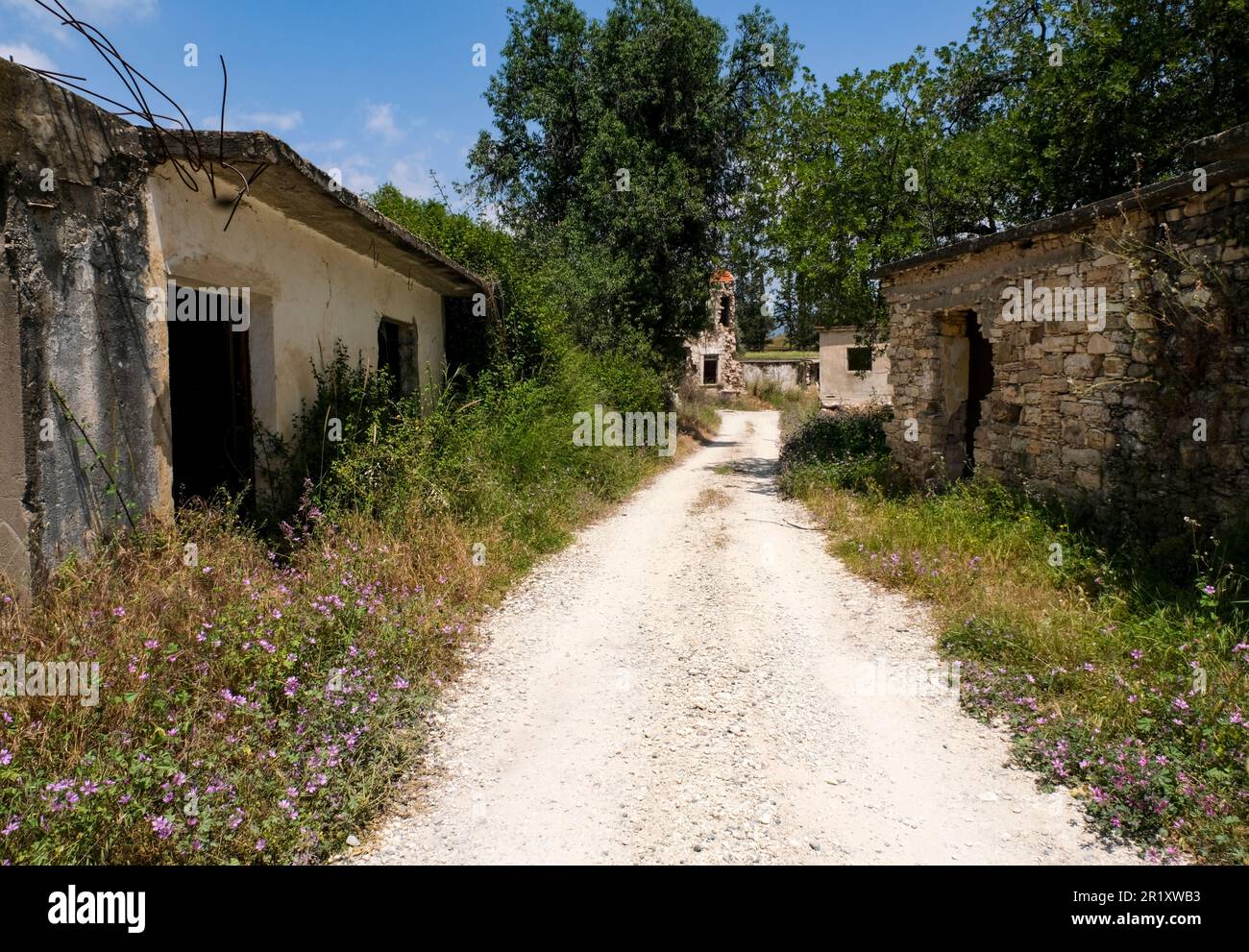 Village abandonné de Vretsia, région de Paphos, République de Chypre. Les résidents chypriotes turcs ont dû fuir après l'invasion turque de Chypre en 1974. Banque D'Images