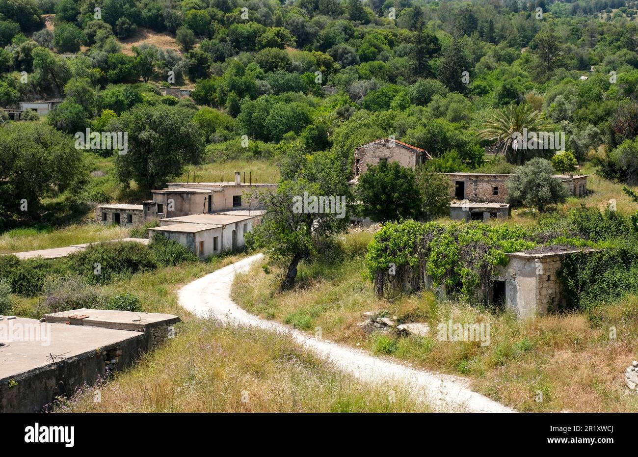 Village abandonné de Vretsia, région de Paphos, République de Chypre. Les résidents chypriotes turcs ont dû fuir après l'invasion turque de Chypre en 1974. Banque D'Images