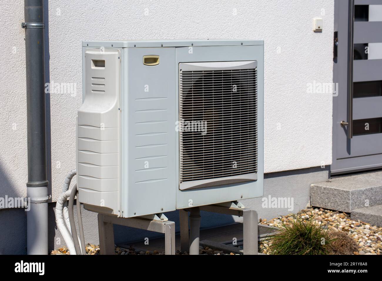 Pompe à chaleur air/eau dans une maison résidentielle Banque D'Images
