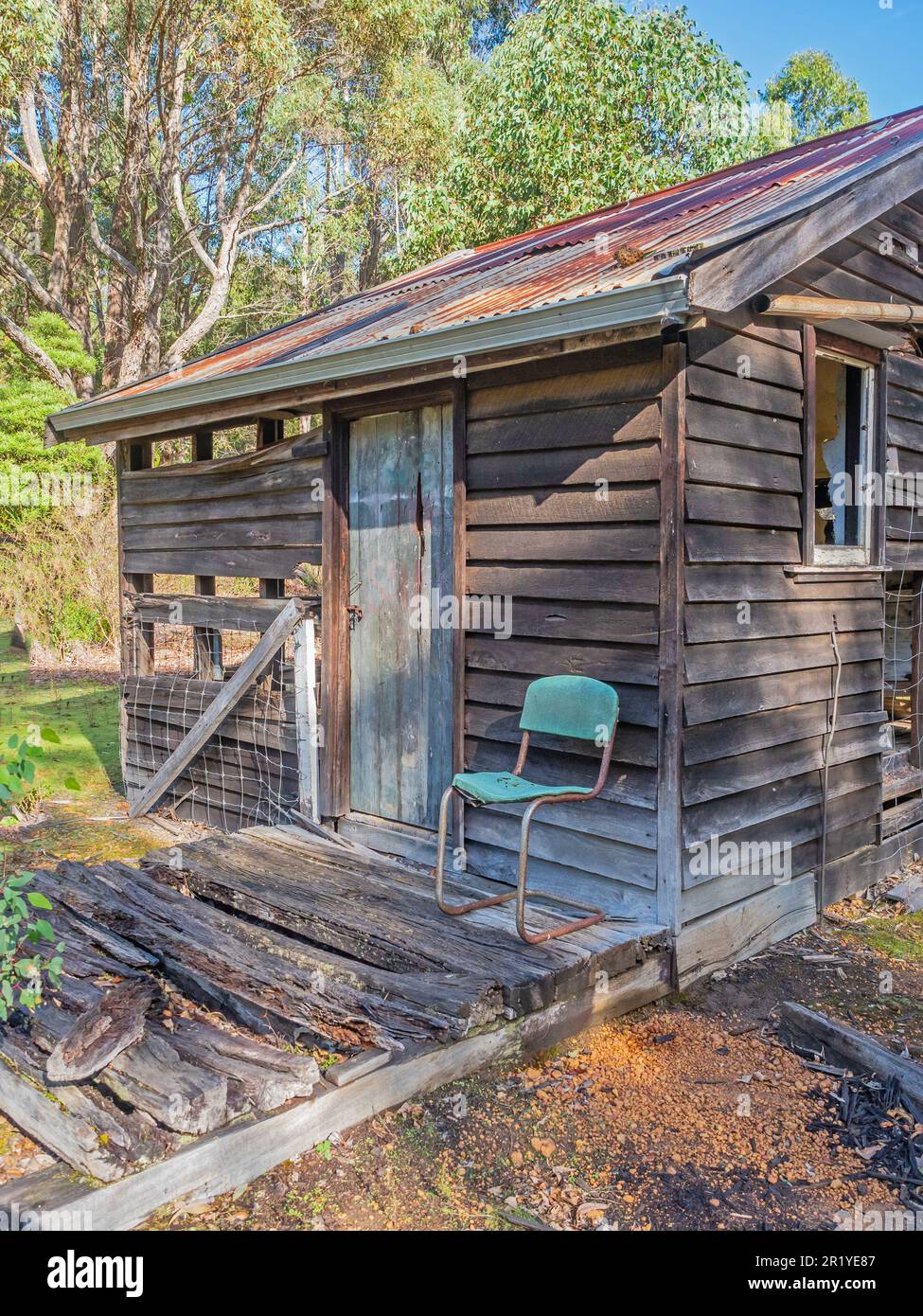 Une ancienne cabine de travailleurs de scierie est située près de Donnelly River Village en Australie occidentale. Banque D'Images