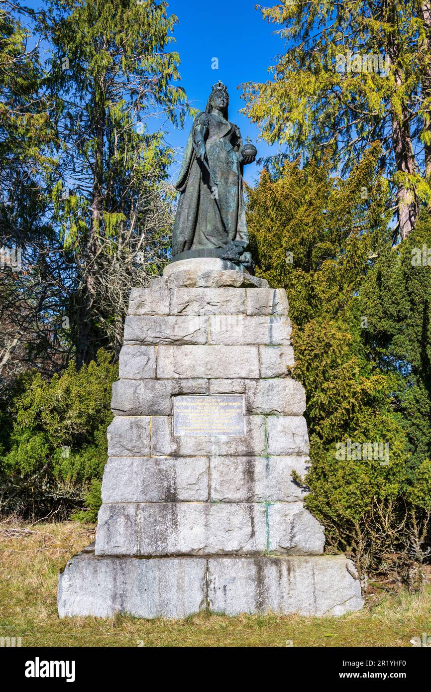 Statue de la reine Victoria sur le domaine Balmoral sur Royal Deeside à Aberdeenshire, Écosse, Royaume-Uni Banque D'Images