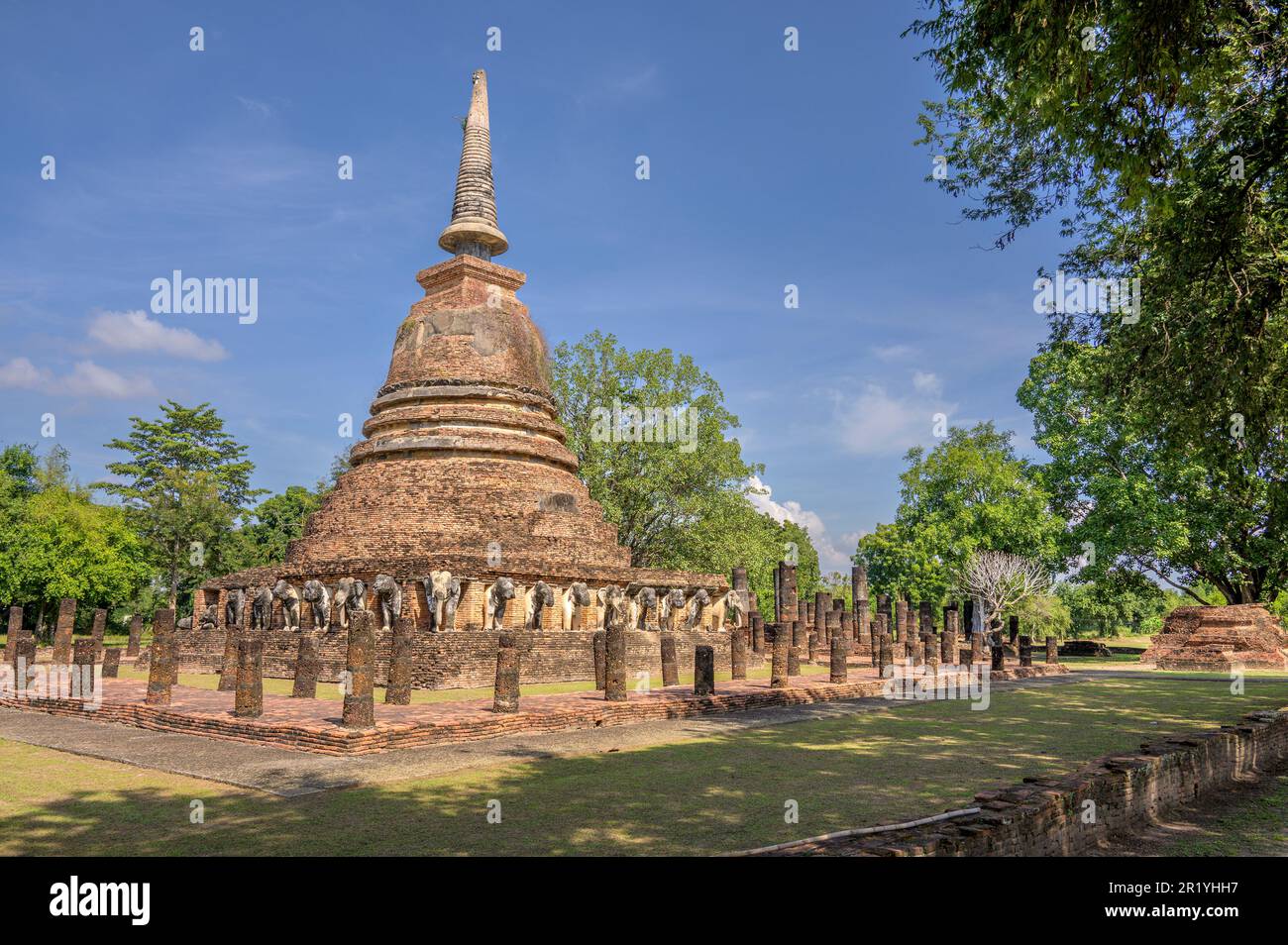 Wat Chang LOM, est un complexe de temples bouddhistes (wat) dans le Parc historique de Sukhothai, province de Sukhothai dans la région nord de la Thaïlande Banque D'Images