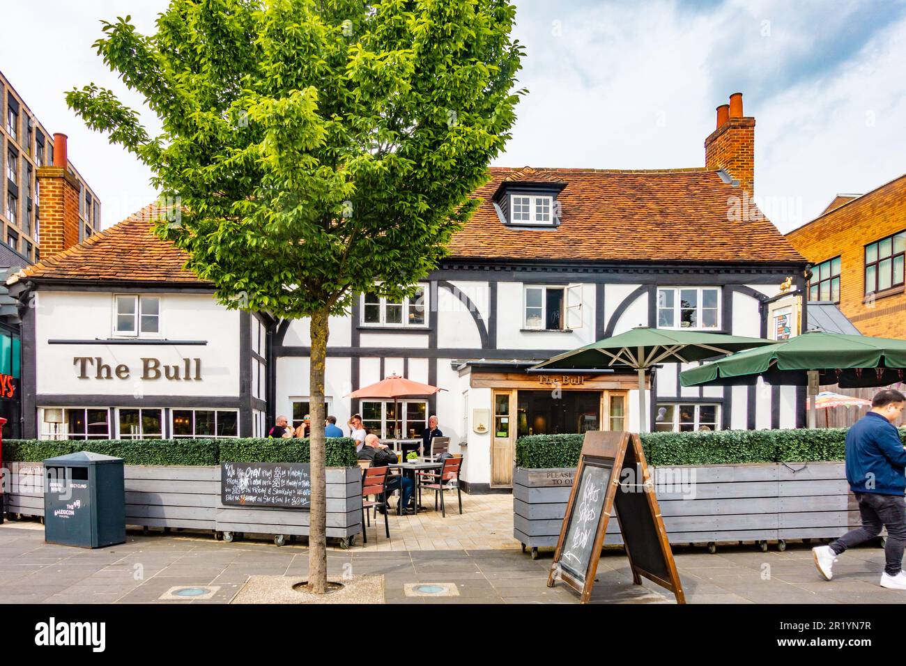 Le pub Bull dans le centre-ville de Bracknell dans le Berkshire, Royaume-Uni Banque D'Images