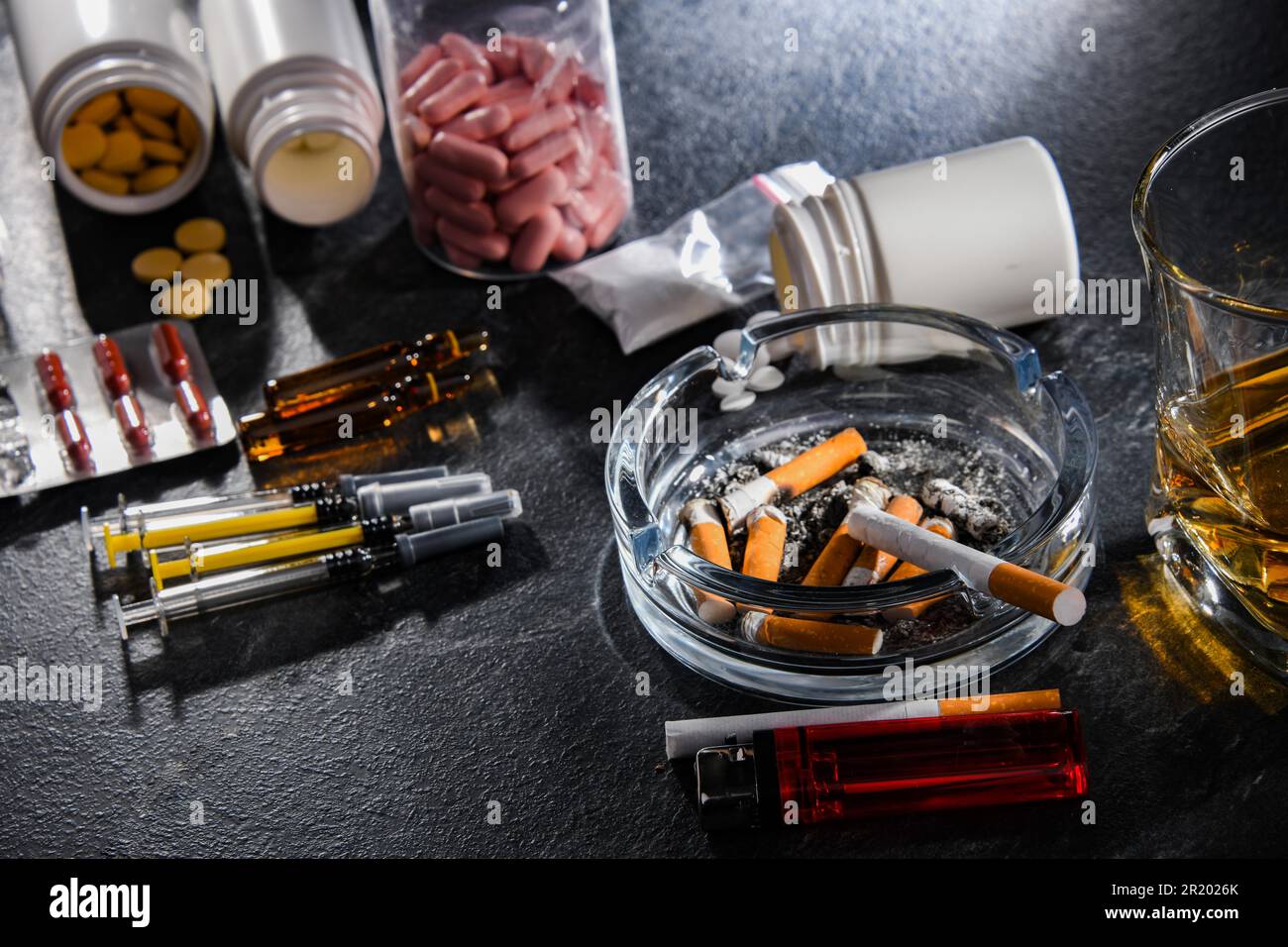 Les substances addictives, y compris l'alcool, les cigarettes et les drogues Banque D'Images
