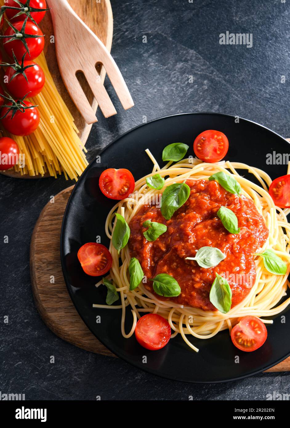 Composition avec une plaque de bolognaise spaghetti Banque D'Images