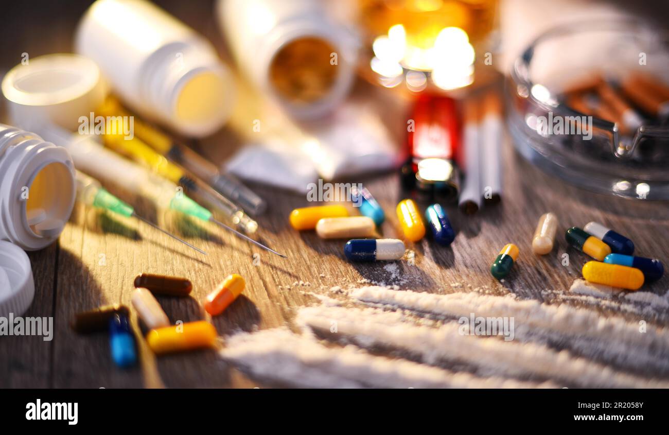Les substances addictives, y compris l'alcool, les cigarettes et les drogues Banque D'Images