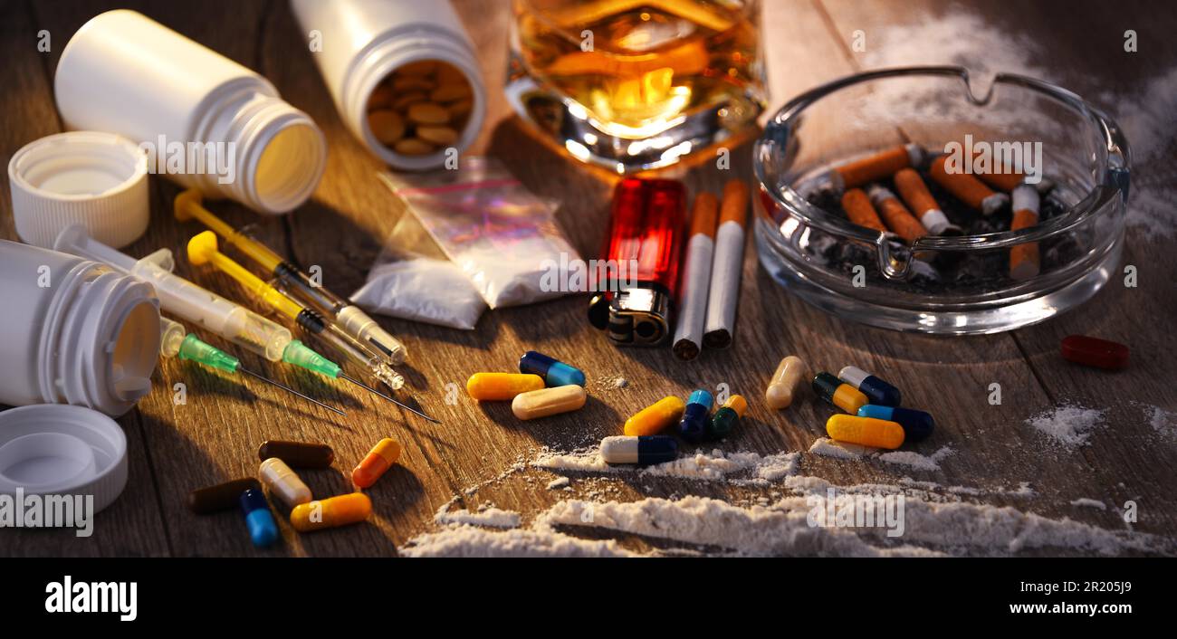 Les substances addictives, y compris l'alcool, les cigarettes et les drogues Banque D'Images